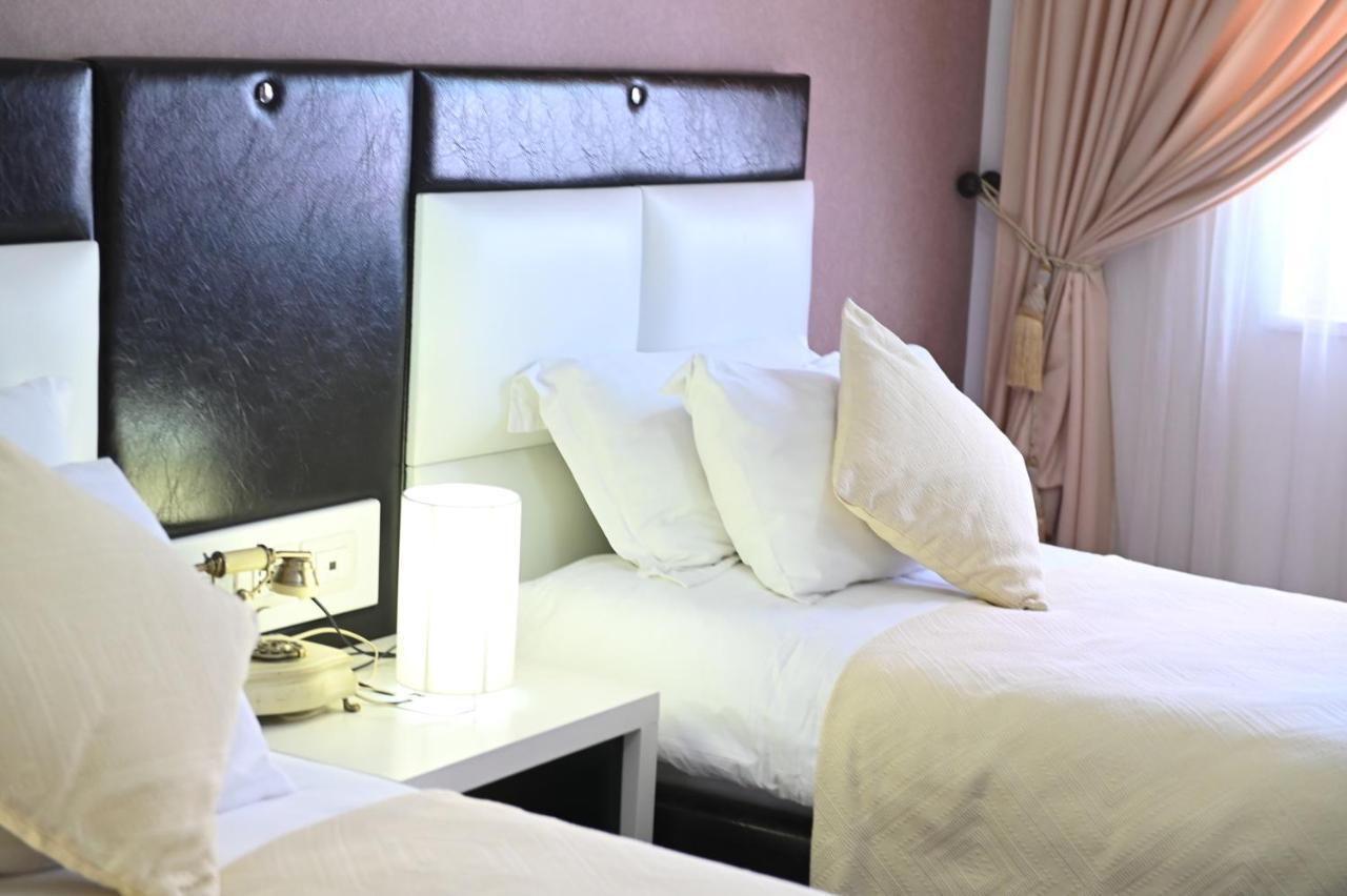 Hotel Liss Lezha Kültér fotó