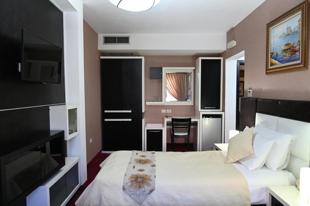 Hotel Liss Lezha Kültér fotó
