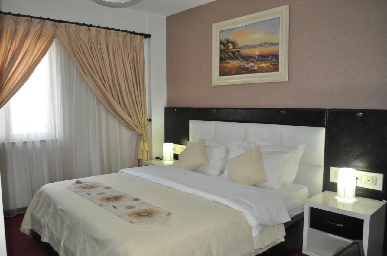 Hotel Liss Lezha Kültér fotó