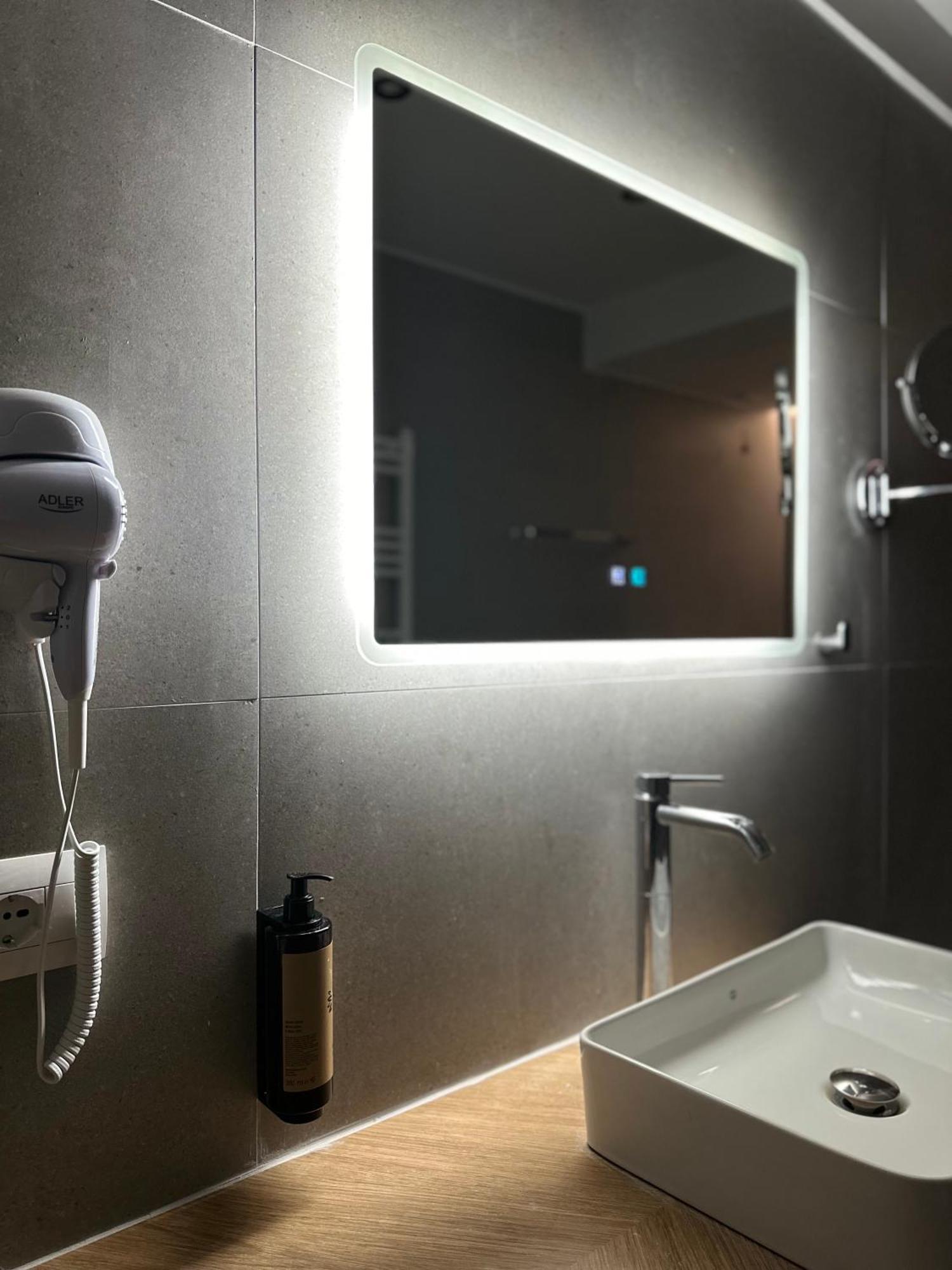 Hotel Liss Lezha Kültér fotó